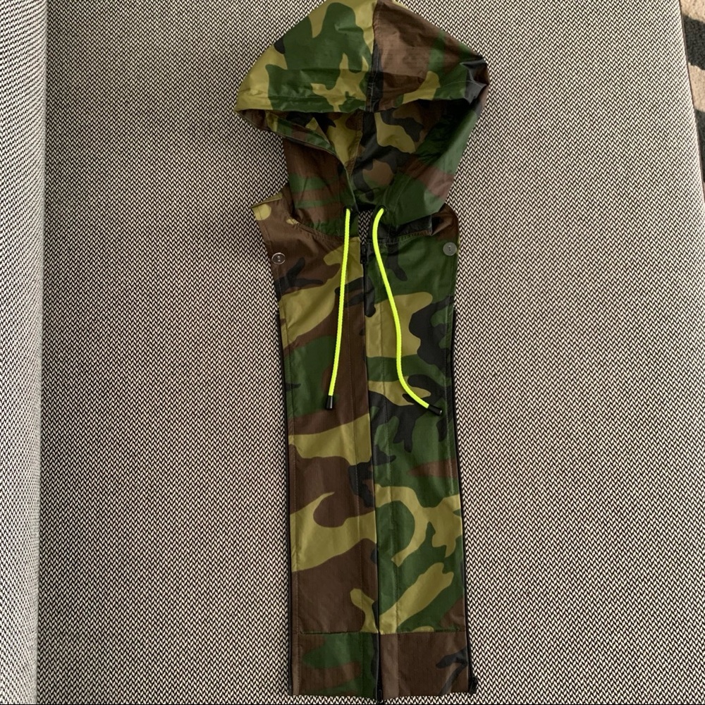 Veronica Beard Camo Dickey